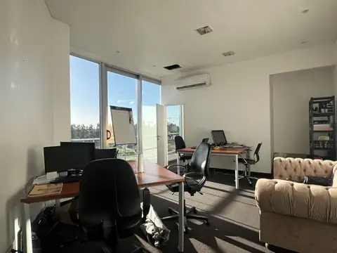 Oficina en Alquiler al Este