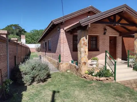 Casa 4 ambientes con 3 baños
