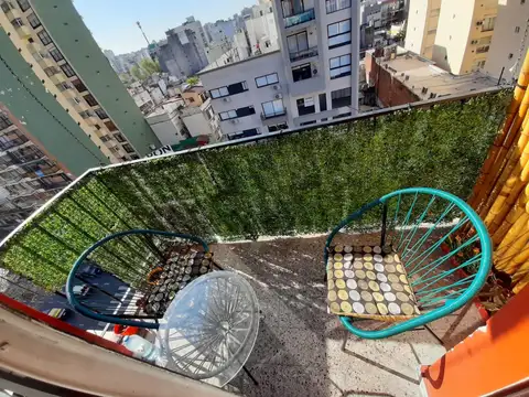 Monoambiente con balcón