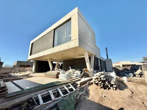 Venta Moderna Casa a Estrenar en Pilará con Pileta