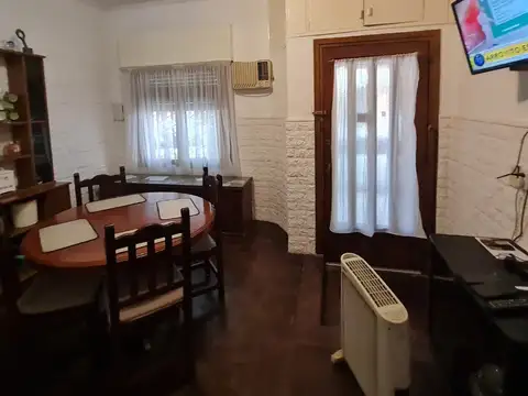 Casa 6 ambientes con 2 baños