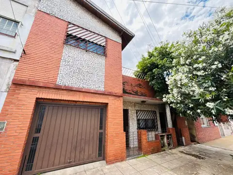 VENTA PH TIPO CASA 3 AMBIENTES CASEROS CON COCHERA