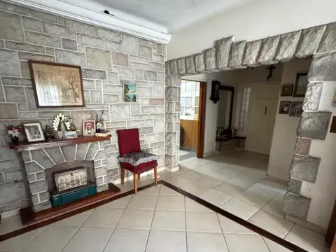 Depto Tipo Casa 6 ambientes con 1 baño