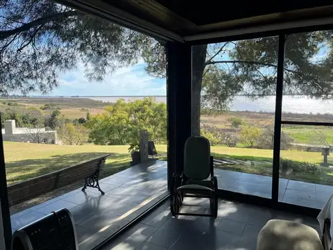 Importante Casa Con Vista al Rio