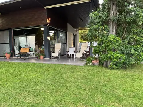 Casa en Venta con 3 cocheras