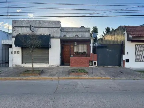 VENTA CASA + LOCAL GENERAL RODRIGUEZ CENTRO