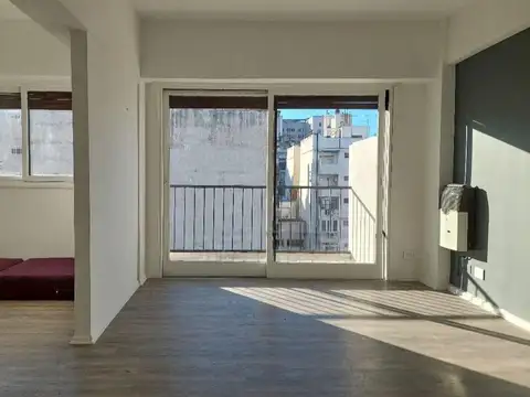 Reciclado! PISO ALTO. Vista abierta. SOL. SUBTE
