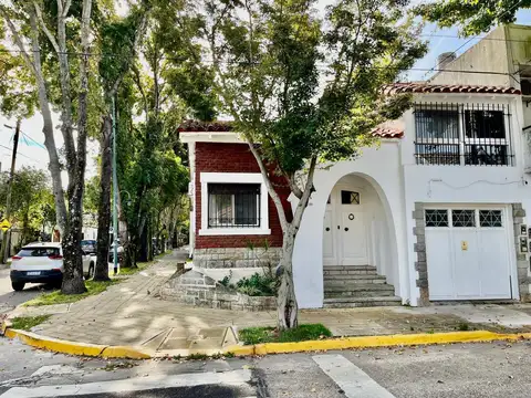 La Lucila Casa en venta,  en buen estado en 1 planta, 3 dormitorios