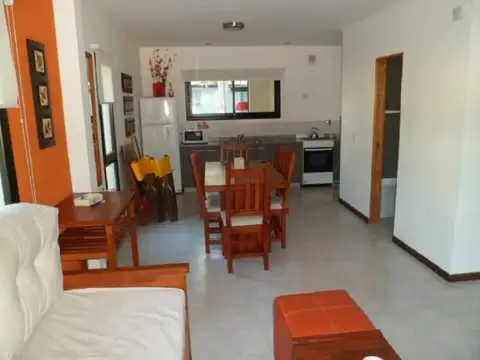 Casa 2 ambientes con 1 baño