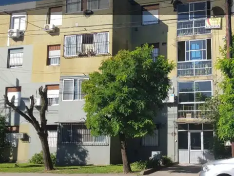 Venta de Departamento de 3 ambientes en Longchamps