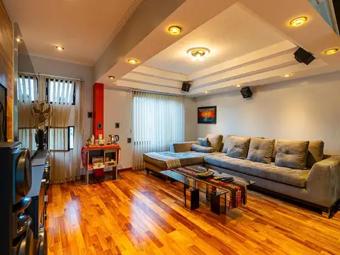 Pampa al 100 | Casa de 2 Dormitorios Con Pileta, Cochera y Quincho Cubierto Con Parrillero