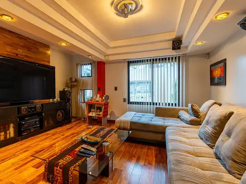 Casa de 2 Dormitorioso Con Pileta, Cochera Quincho Cubierto Y Parrillero