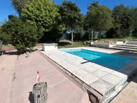 Casa 8 ambientes con 3 baños