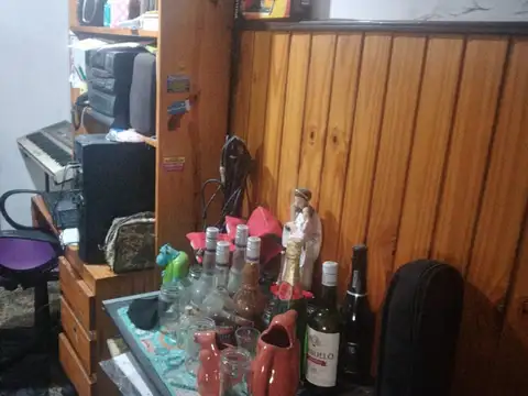 DEPTO T/ CASA 2 AMB C/ ENTREPISO PB AL FRENTE C/ENTRADA INDEPENDIENTE  (“SIN EXPENSAS”)