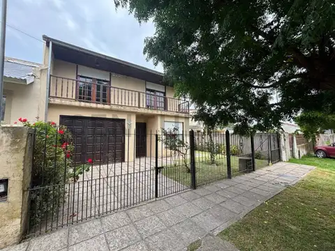 Venta casa 4 ambientes con parque y garage – Zona Punta Mogotes