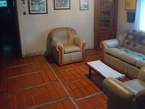 Casa 5 ambientes con 1 baño