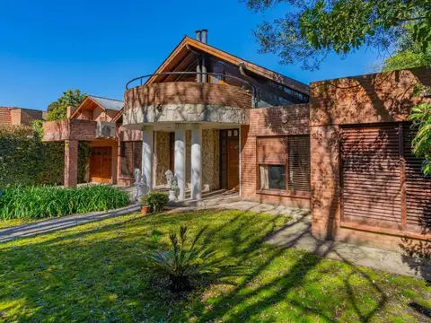 VENTA CASA CATEGORIA PILETA PARQUE 2 PLANT ESTRADA