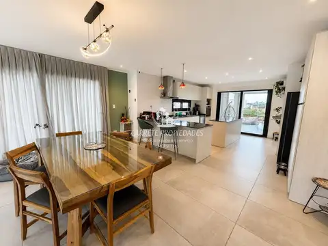 Casa 4 ambientes con 3 baños