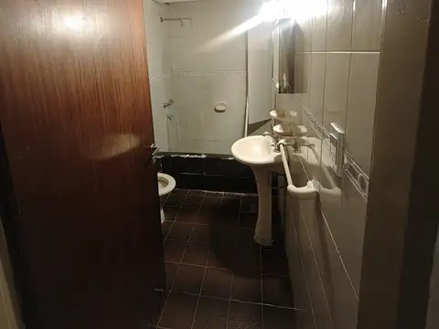 Depto Tipo Casa en Alquiler en Luis Guillon, $ 550.000