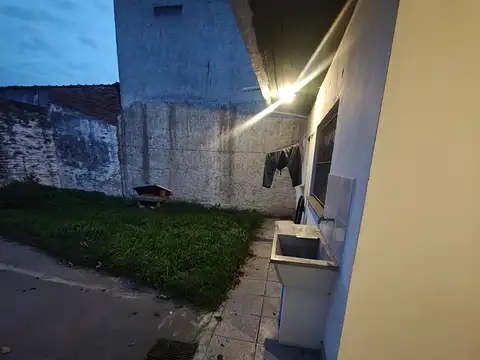 Depto Tipo Casa en Alquiler en Luis Guillon, $ 550.000