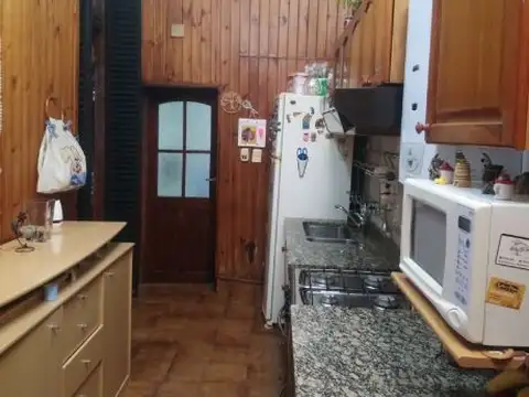 Tacuarí 1400, Piso pb