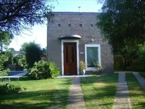 Alquiler casa de 2 dormitorios  mas depto con 2 dormitorios - quincho -pileta