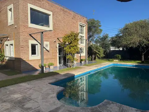 Casa 4 ambientes con 4 baños