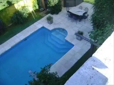 Casa en Alquiler con 2 cocheras