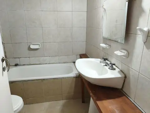 Depto Tipo Casa 5 ambientes con 2 baños