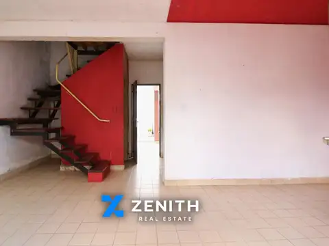 Casa 7 ambientes con 2 baños