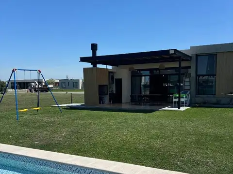 Casa en Venta con 6 cocheras