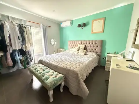 CASA EN VENTA EN MANUEL OCAMPO CON PILETA