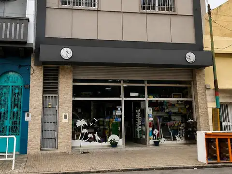 AMPLIO LOCAL COMERCIAL EN ALQUILER - GRAN EXPOSICIÓN Y UBICACIÓN