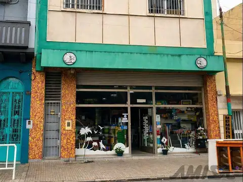 AMPLIO LOCAL COMERCIAL EN ALQUILER - GRAN EXPOSICIÓN Y UBICACIÓN