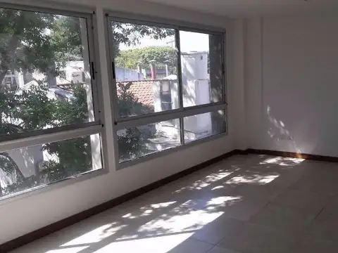 DEPARTAMENTO MONOAMBIENTE AL CONTRAFRENTE CON COCHERA.