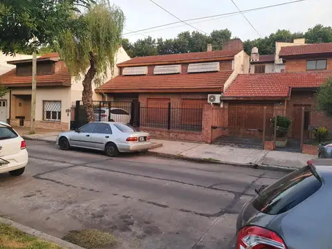 EXCELENTE CHALET CON BUENOS AMBIENTES