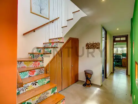 Casa en venta en Villa Castells 4 dorm, parque y cochera - 495 entre 4 & 5