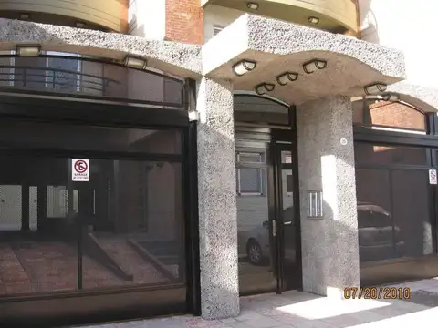 Av. Hipólito Yrigoyen 700