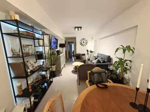 Semipiso 2 Dormitorios con Cochera, Balcón Aterrazado y Patio con Quincho – Zona Río