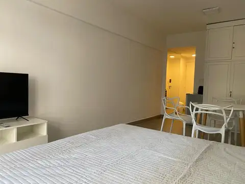 Disponible desde 13 marzo, frente, bien ubicado, amoblado