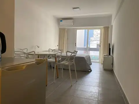 Disponible desde 13 Enero, frente, bien ubicado, amoblado