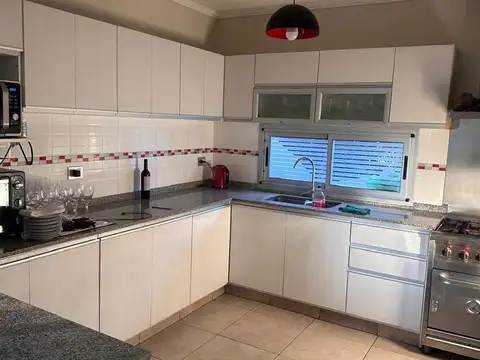 Casa 6 ambientes con 3 baños