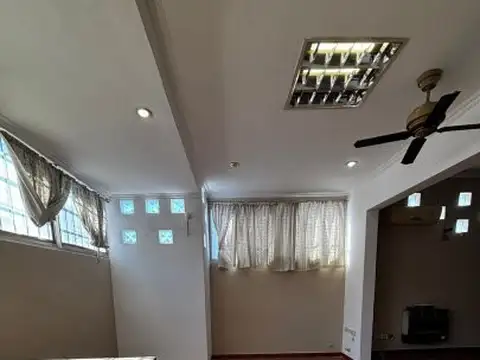Oficina 5 ambientes con 3 baños