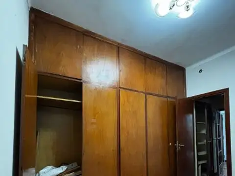 Oficina 5 ambientes con 3 baños