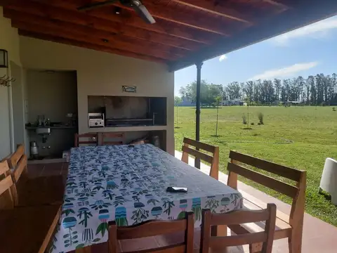 Casa en Alquiler con 2 cocheras