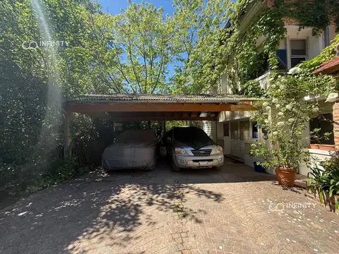Casa en Venta con 6 cocheras