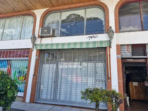 OFICINA con entrepiso cerca Av. Fleming