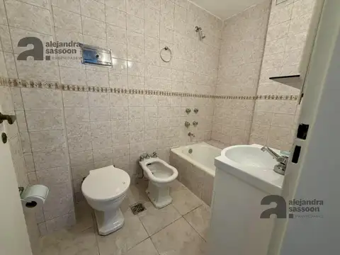 Bernardo de Irigoyen  ente Av Independencia y Chile