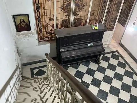 Casa a refaccionar con gran terreno 8,40x 54 mts.