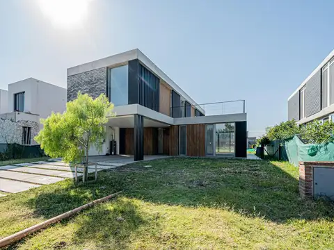 Venta Casa 5 ambientes en Laguna Grande, Villanueva